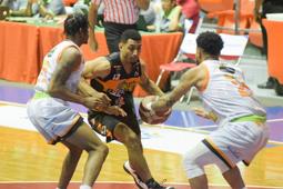 GUG logra primera victoria de la mano de Gelvis Solano que debuta en grande