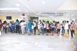 Hay que madrugar para conseguir una cita