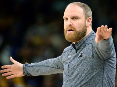 Grizzlies aseguran al entrenador Jenkins