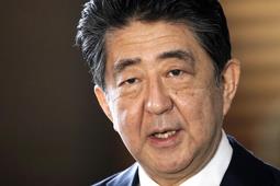 Balean al expremier japonés Shinzo Abe; tiene falla cardiaca