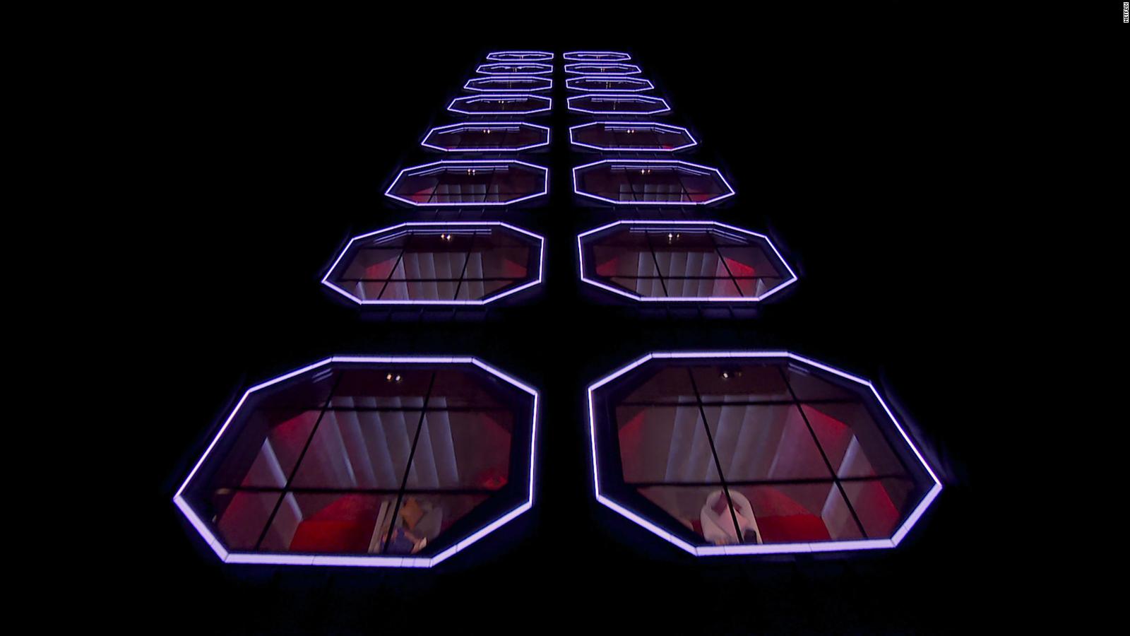 Concursantes de “Love Is Blind” fueron obligados a grabar borrachos, hambrientos y privados de sueño, indica una demanda