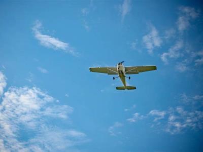 México: Mueren tres personas al estrellarse una avioneta