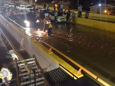 Santiago: caos vehicular por inundaciones tras fuertes lluvias