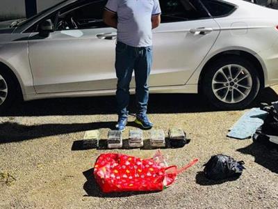 DNCD apresa hombre con más de 10 kilos de cocaína en Barahona