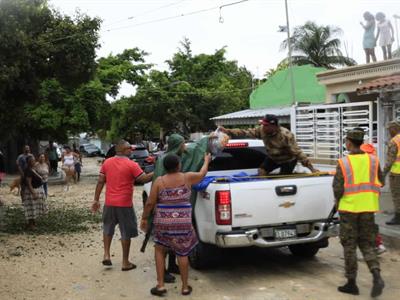 En Barahona bajan las aguas tras inundaciones por Melissa