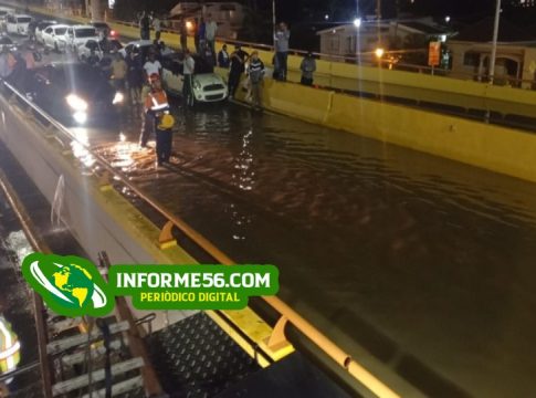 lluvias-provocan-caos-vehicular-santiago-drenajes-obstruidos-elevado