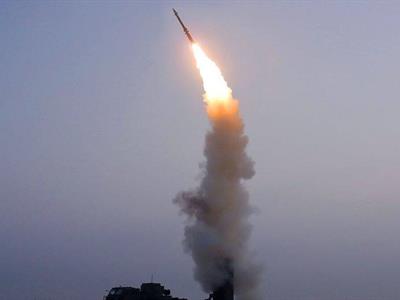 Pionyang lanza misiles de crucero poco antes de la llegada de Trump