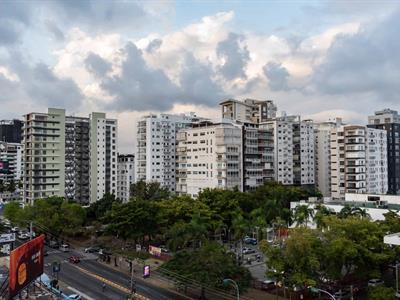 Servicios financieros y transporte impulsan crecimiento económico