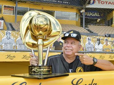 El hit de Félix Fermín que selló victoria 200 de Winston Llenas